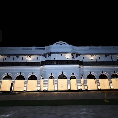 Saroja Heritage, Варанаси Екстериор снимка