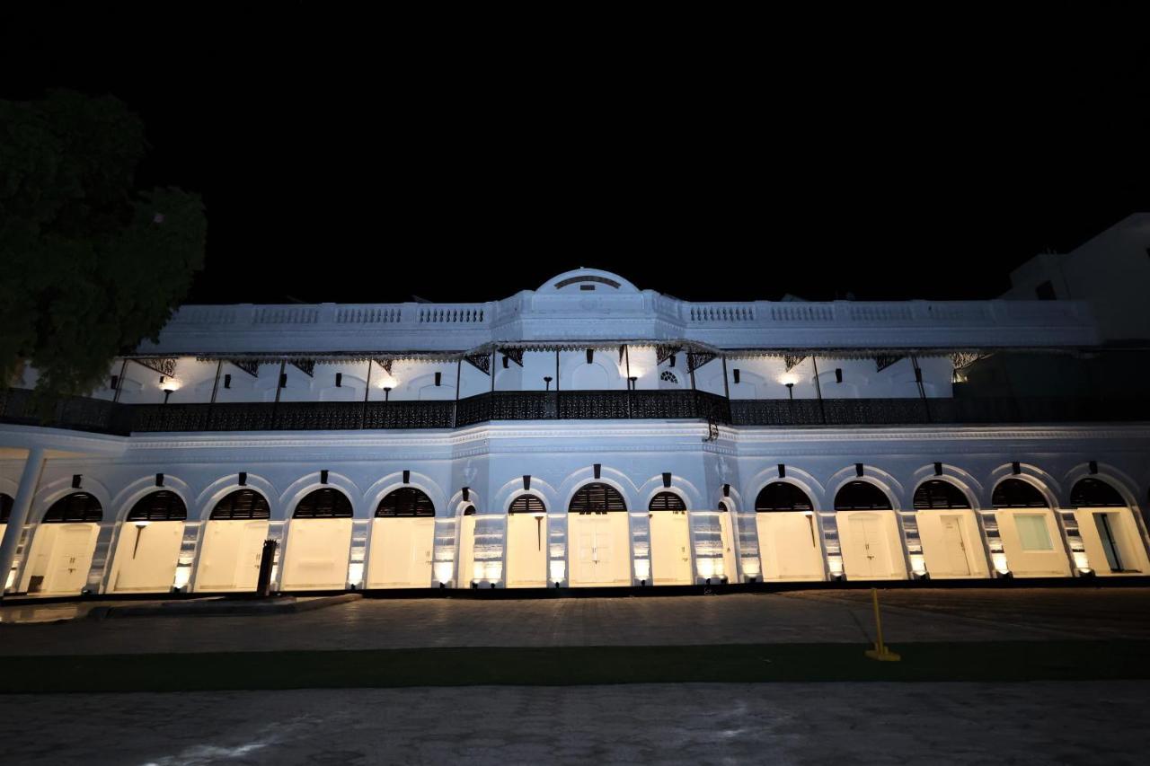 Saroja Heritage, Варанаси Екстериор снимка